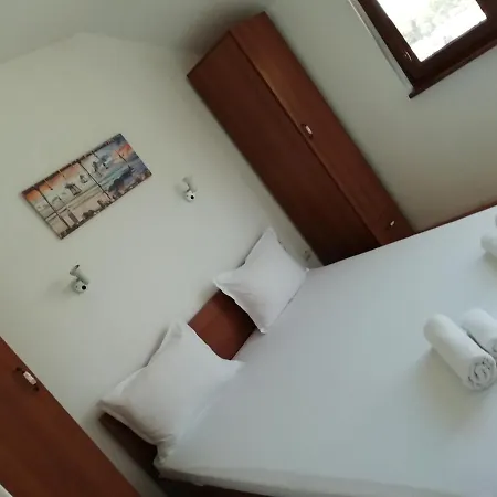 Kera Πανσιόν Σωζόπολη