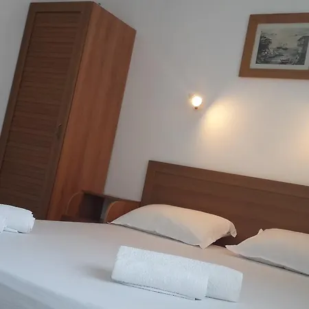 Kera Πανσιόν