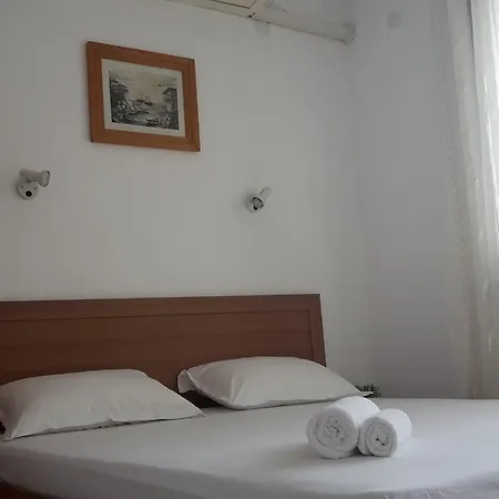 Kera Gæstehus 2*