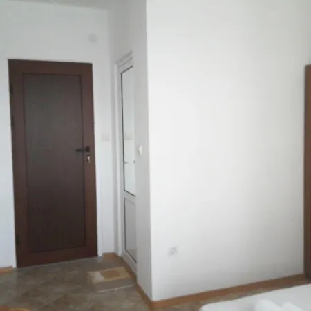 Kera Πανσιόν Σωζόπολη