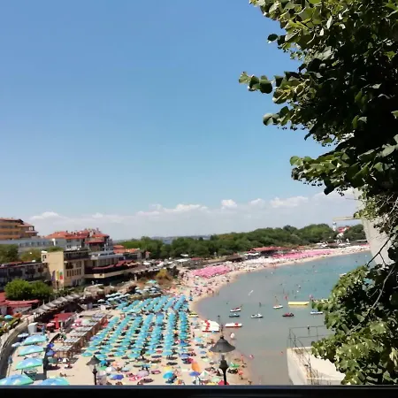 Kera Πανσιόν 2*